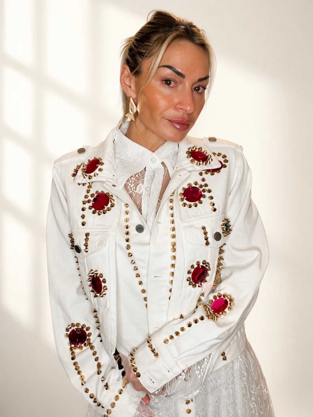 Giacca in jeans bianco con strass donna