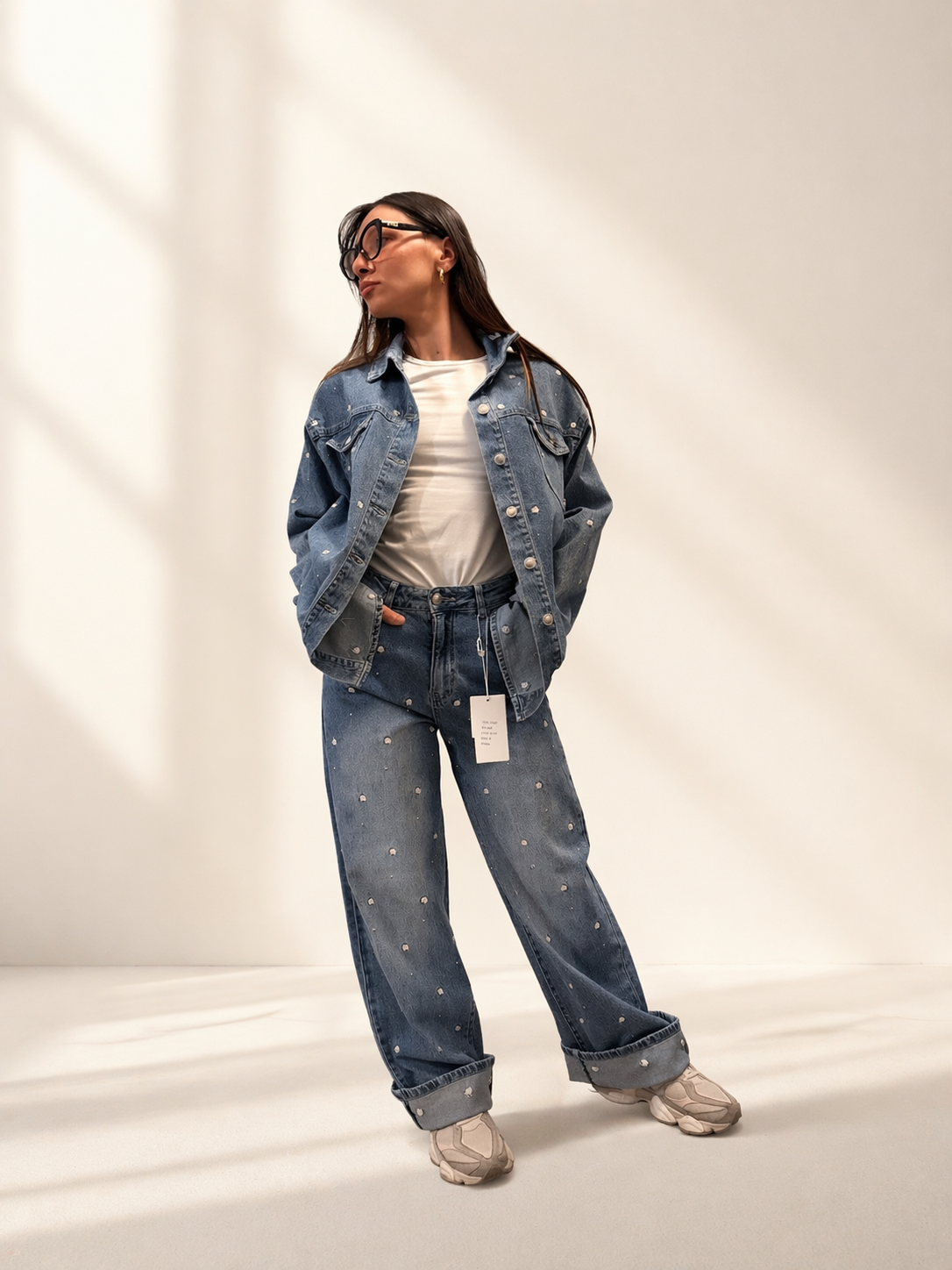 Completo di jeans con margherite donna