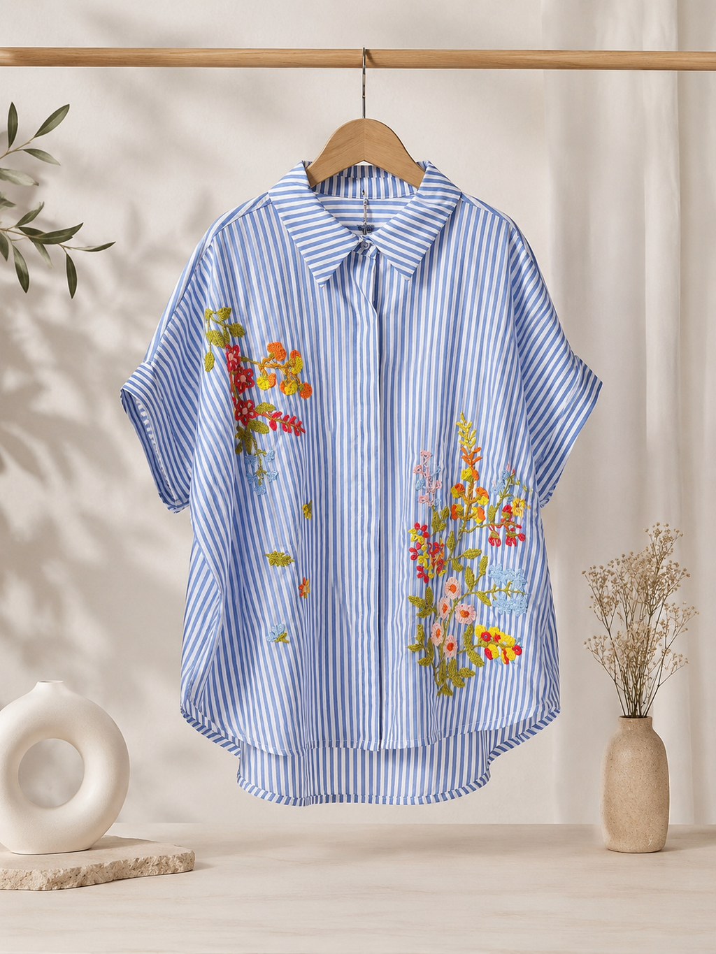 Camicia a righe e stampe a fiori donna over