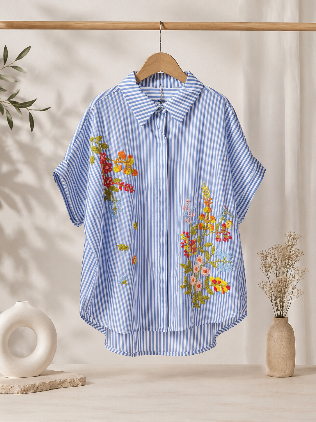 Camicia a righe e stampe a fiori donna over