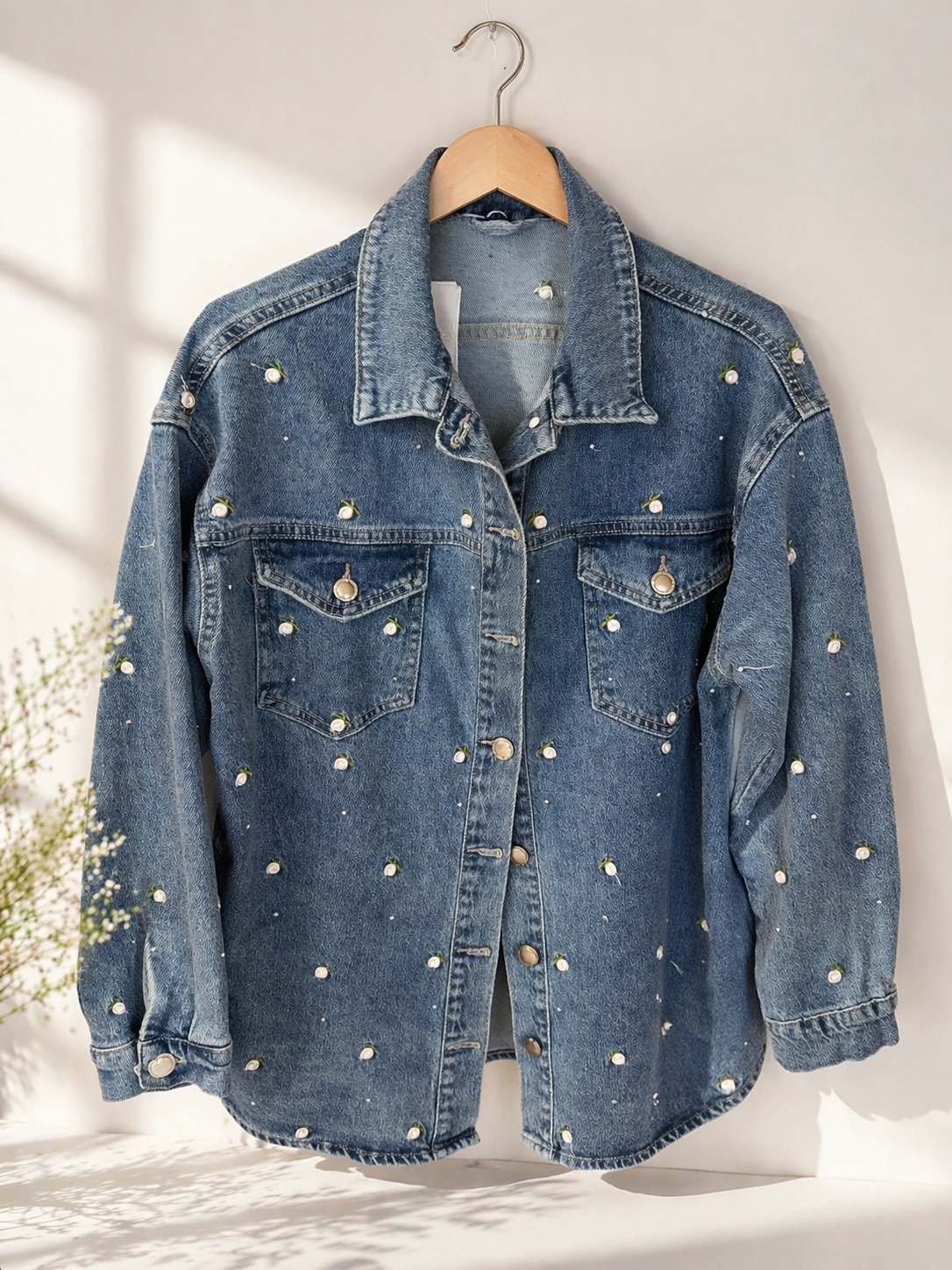 Completo di jeans con margherite donna